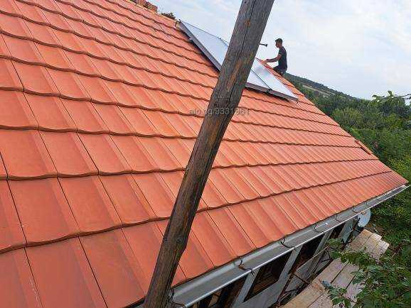 Частични и цялостни ремонти на покриви.  Нови покривни конструкции.  Хидроизолация. 