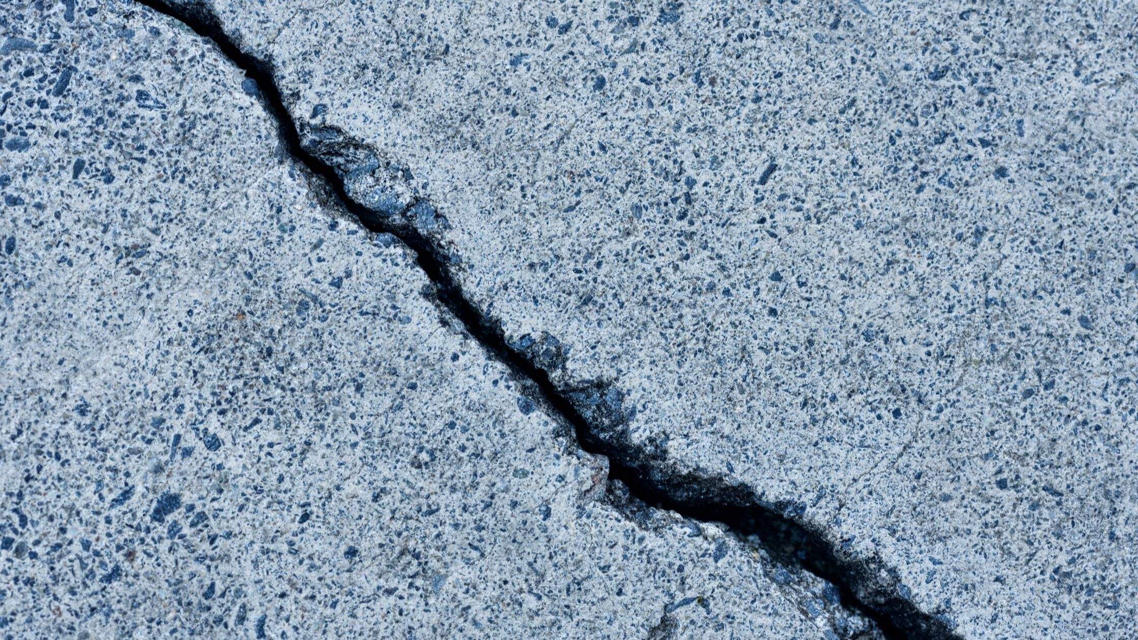 Спрете да поправяте бетонни пукнатини с хидравличен цимент – Ето защо