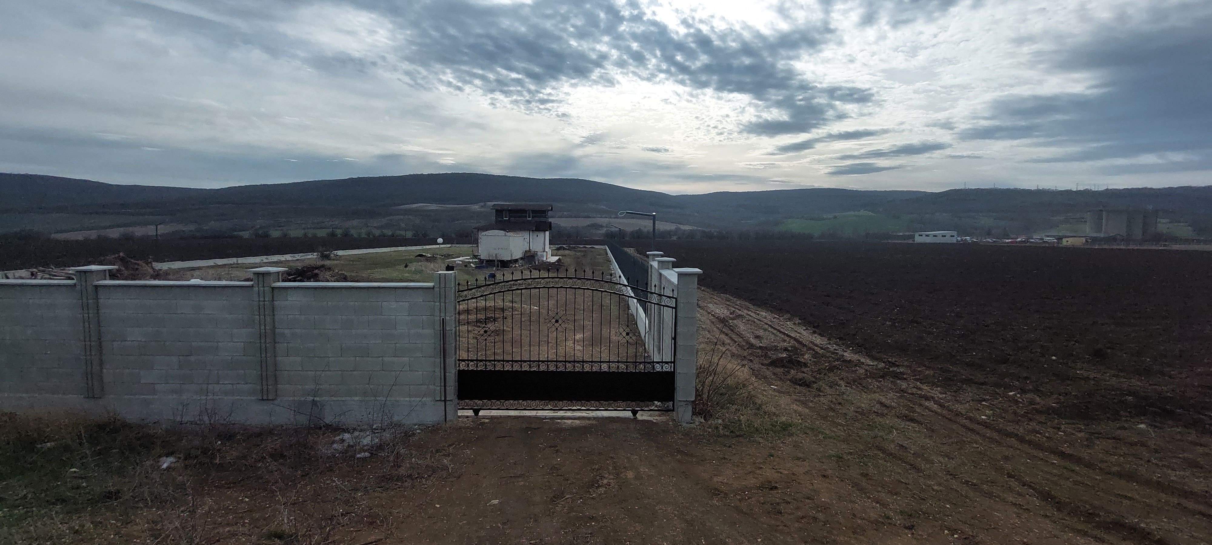 215 метра бетонна ограда, Изграждане на основи,  кофраж на 215 метра ограда|Варна|Огради
